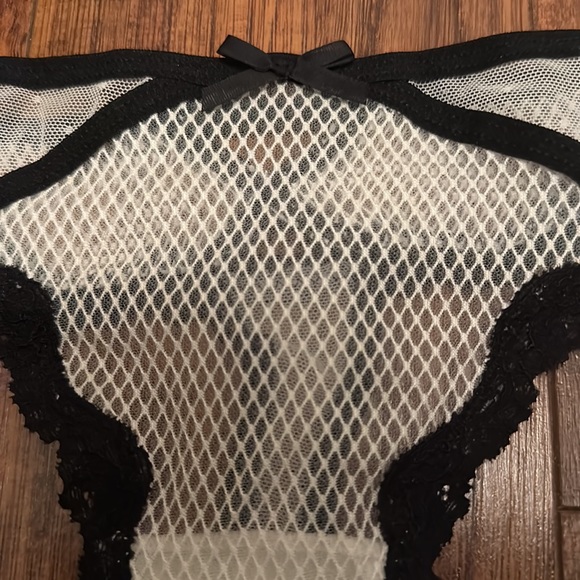 NWT- Victoria’s Secret Thong- Small - Picture 7 of 7